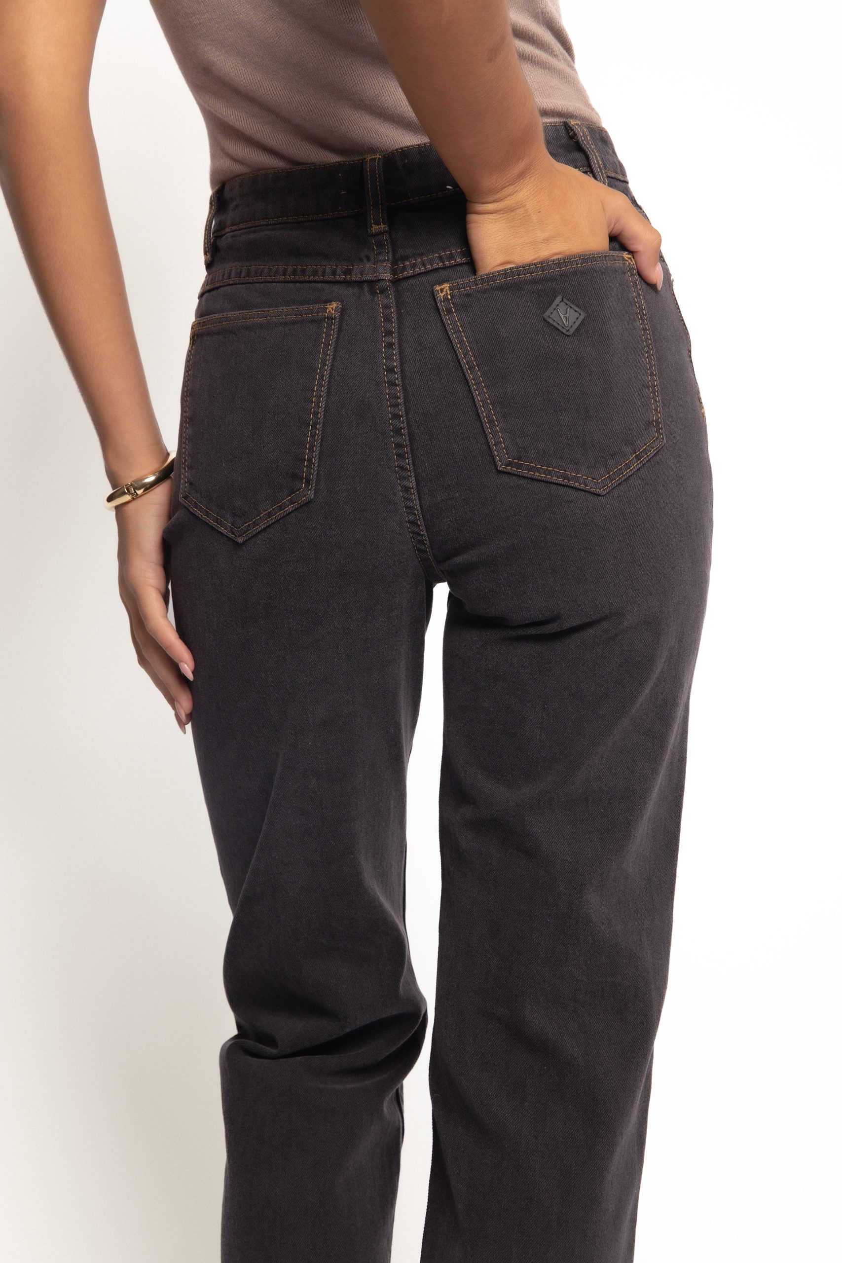 Abrand 94 High Straight Jeans - Cara Washed Black - Image 5