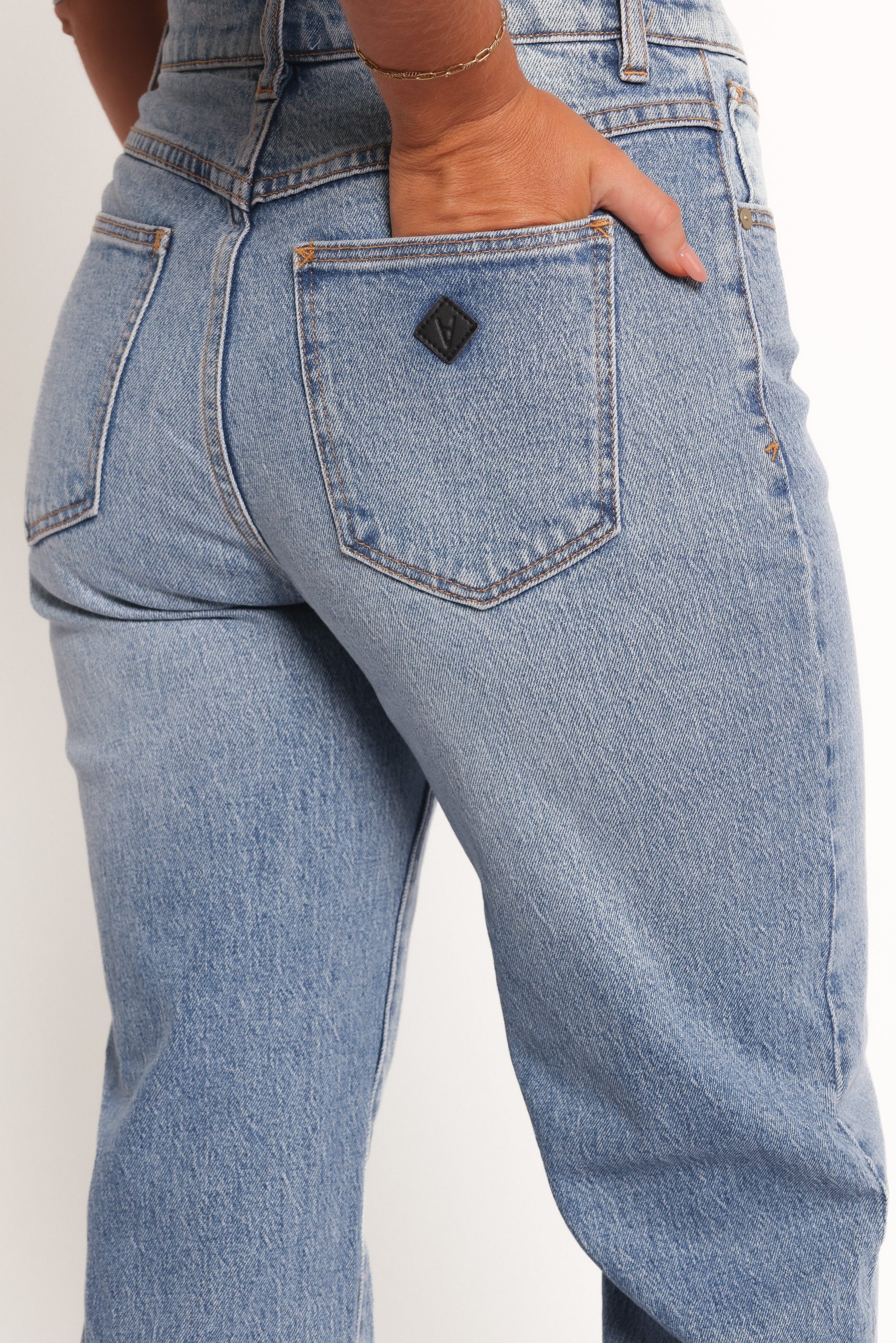 Abrand Mid Straight Jeans - Felicia - Image 6