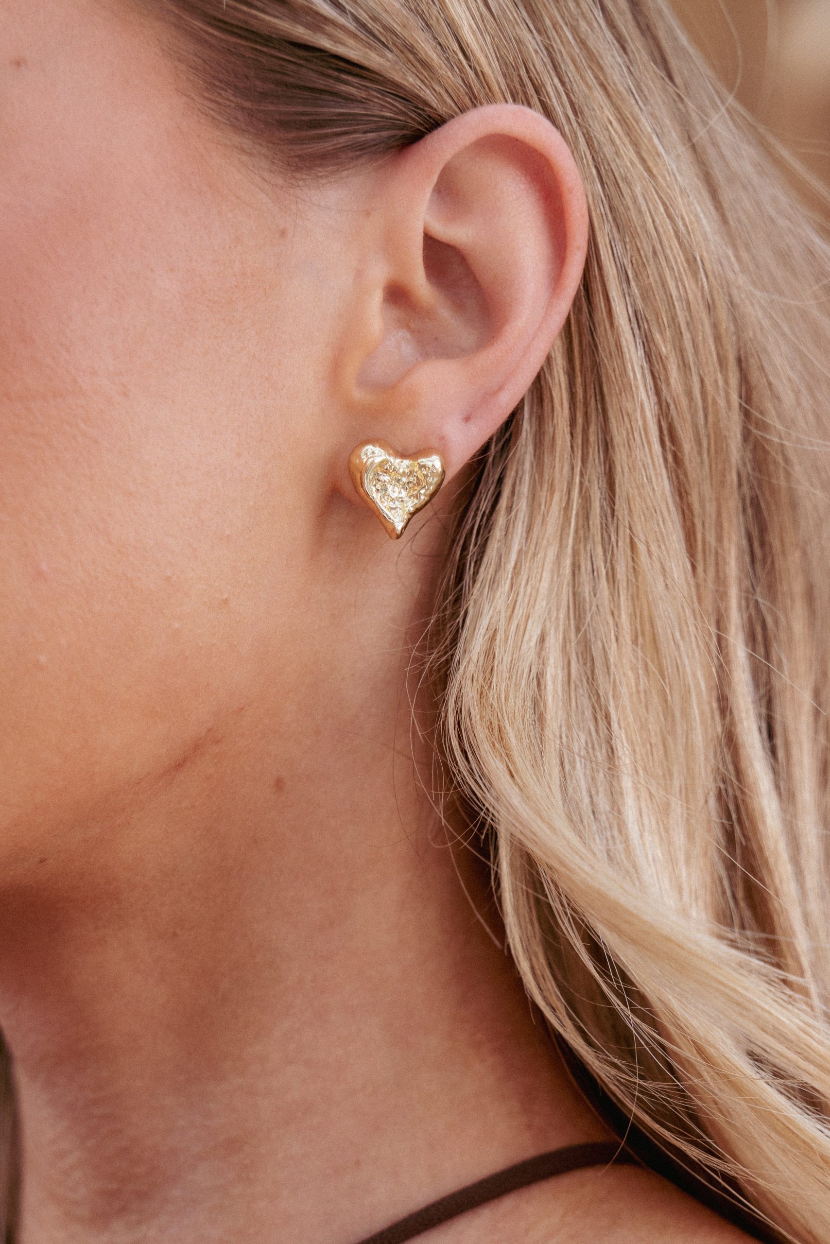 Shanice Heart Earrings - Gold - Image 4