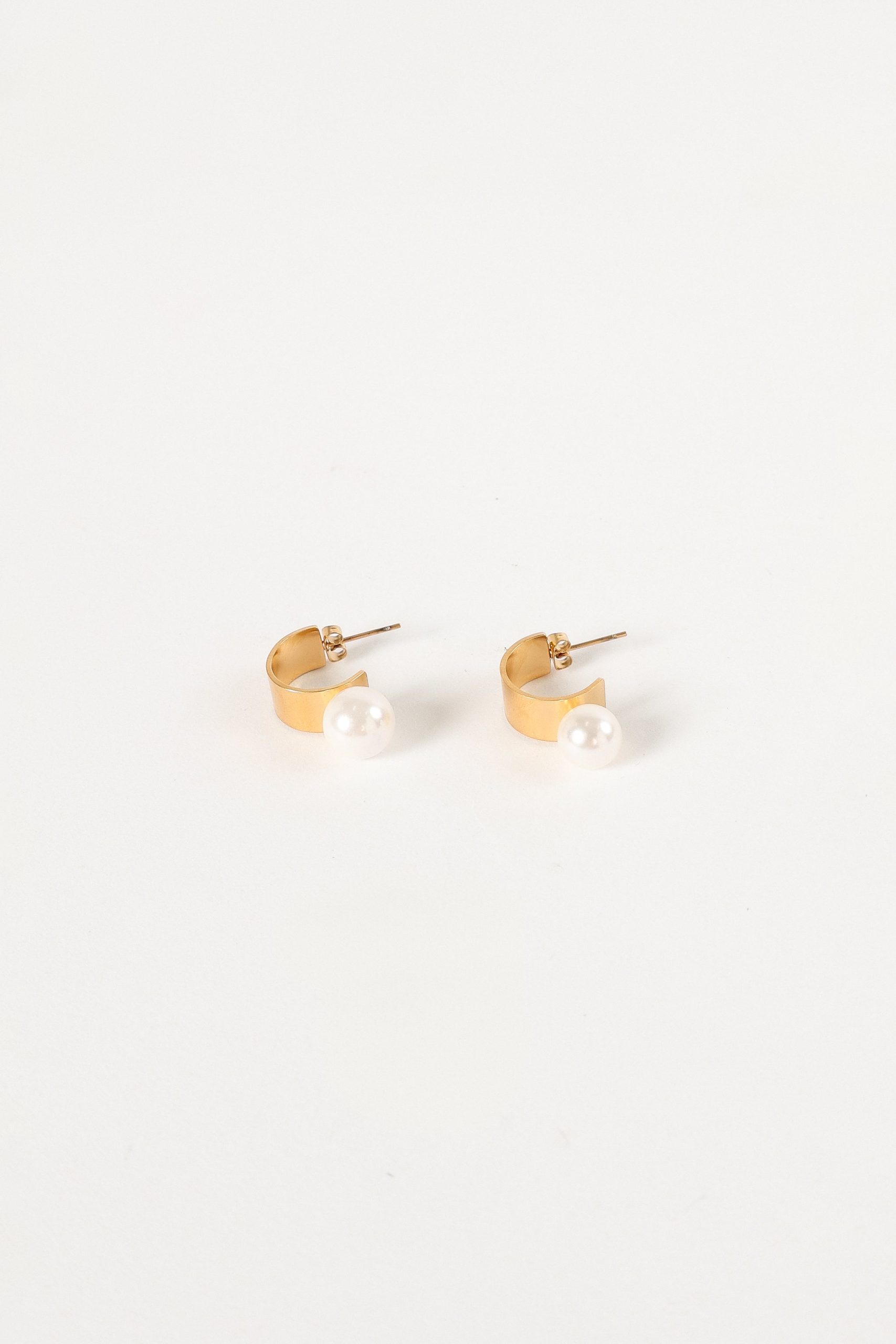 Callie Pearl Hoop Earrings - Gold